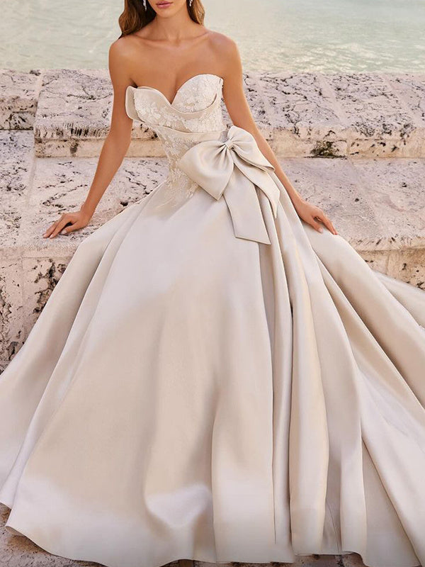 A-Line/Princess Sweetheart Court Train Sleeveless Wedding Dresses With Bow(s)/Appliques BabaMila