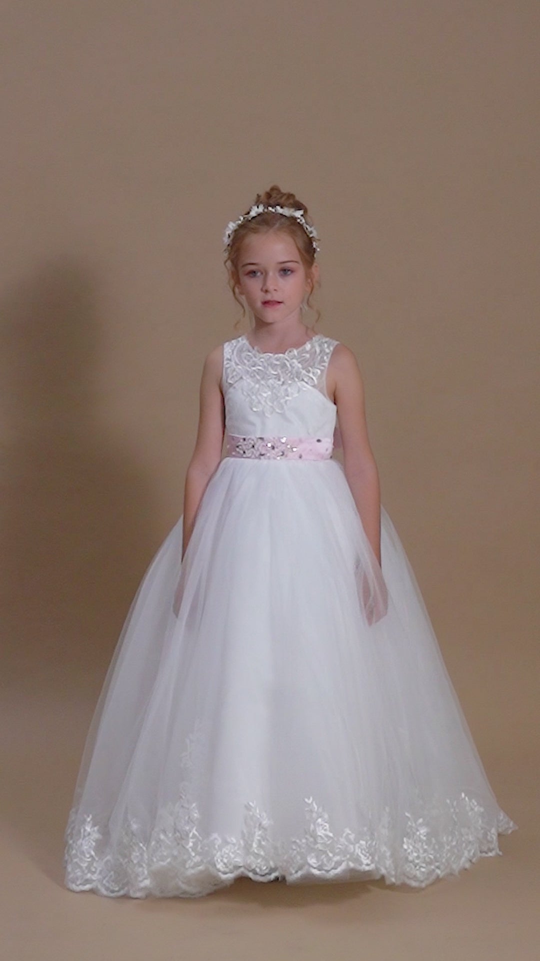 Ball Gown/Princess Sleeveless Scoop Neck Floor-Length Ivory Court Train Lace/Tulle/Satin Flower Girl Dresses/First Communion Dress With Applique and Beads Belt Girls Gidiondress